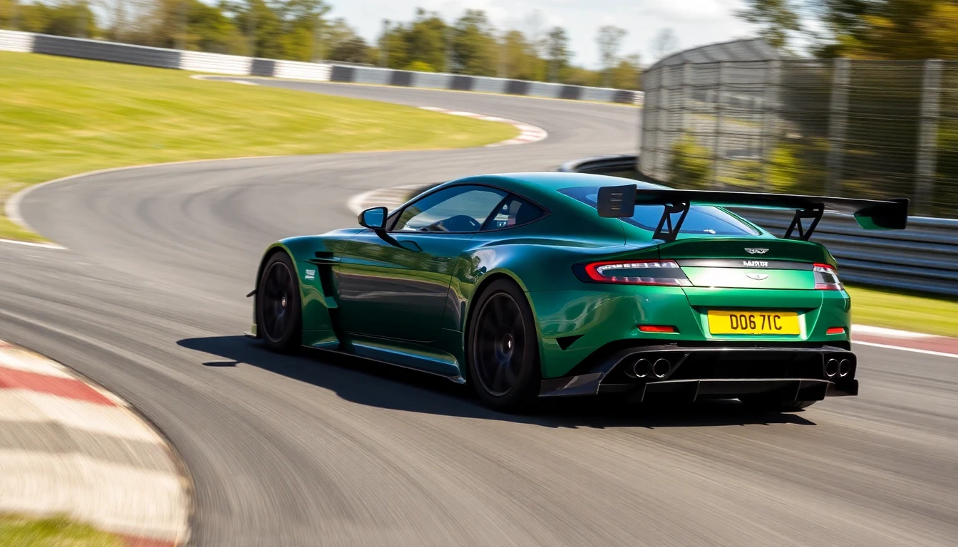 Aston Martin Vantage F1 Edition en vert racing sur circuit